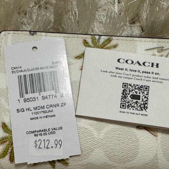 🌴 Brand 🆕 Coach MEDIUM CORNER ZIP WALLET IN SIGNATURE CANVAS WITH HULA PRINT🌴 - Picture 11 of 13